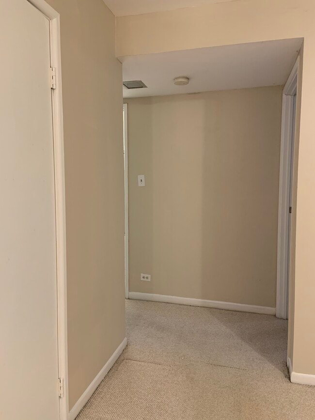 Building Photo - 9422 Bay Colony Dr Unit 1W