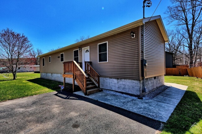 Photo - 7699 NY-81