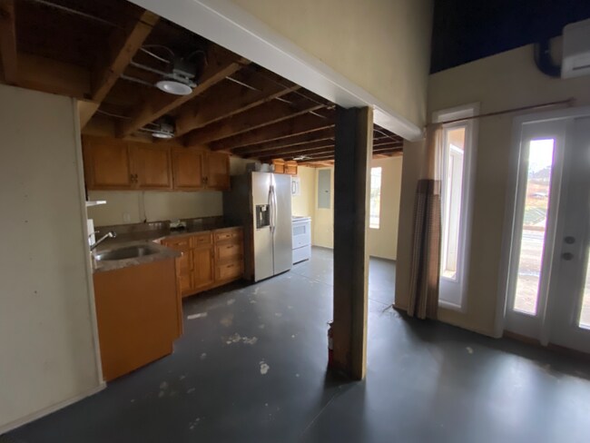 37 Short St