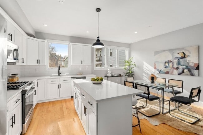 Photo - 123-125-125 Centre St