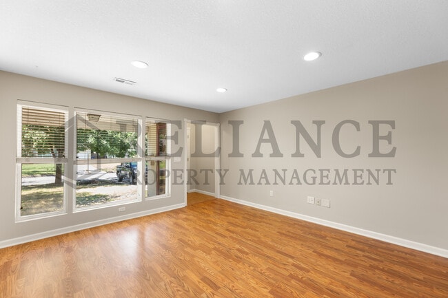 Photo - 1806 N Hood St