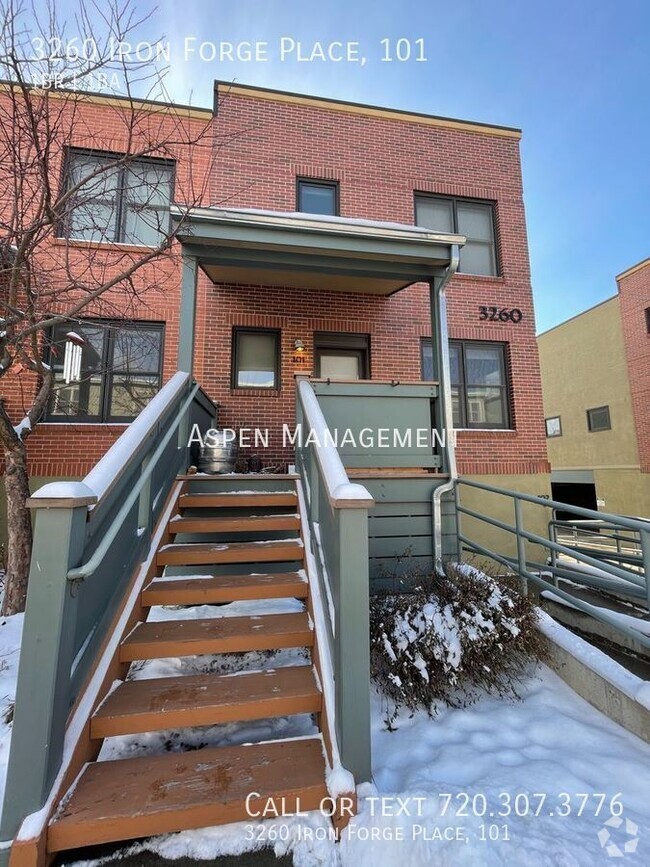 Building Photo - Charming Brownstone 1bed/1bath End-unit To... Rental