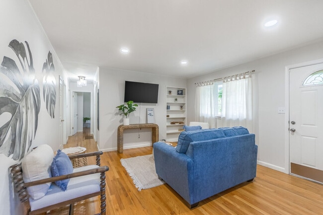 Photo - 4945 N Euclid Ave Unit ID1355739P