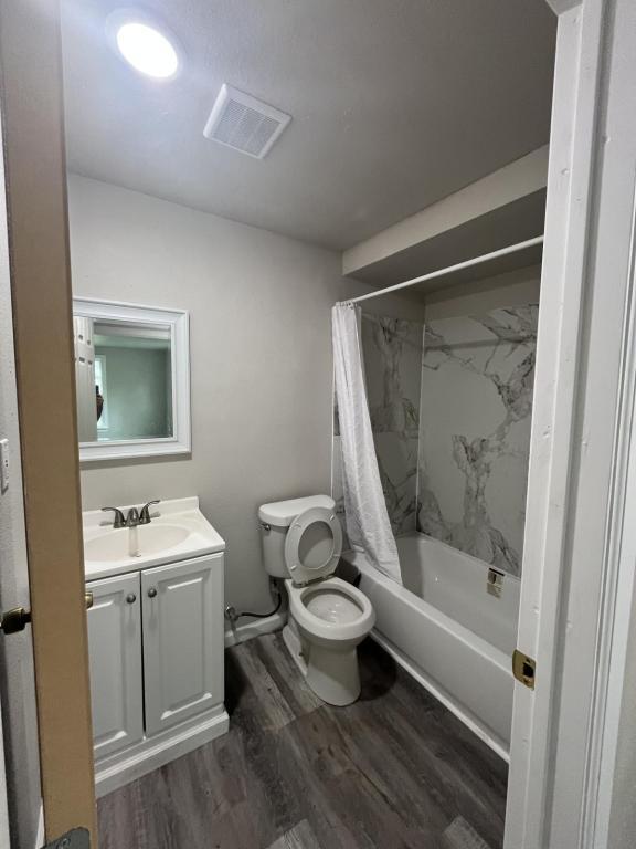 Photo - 106 4th St