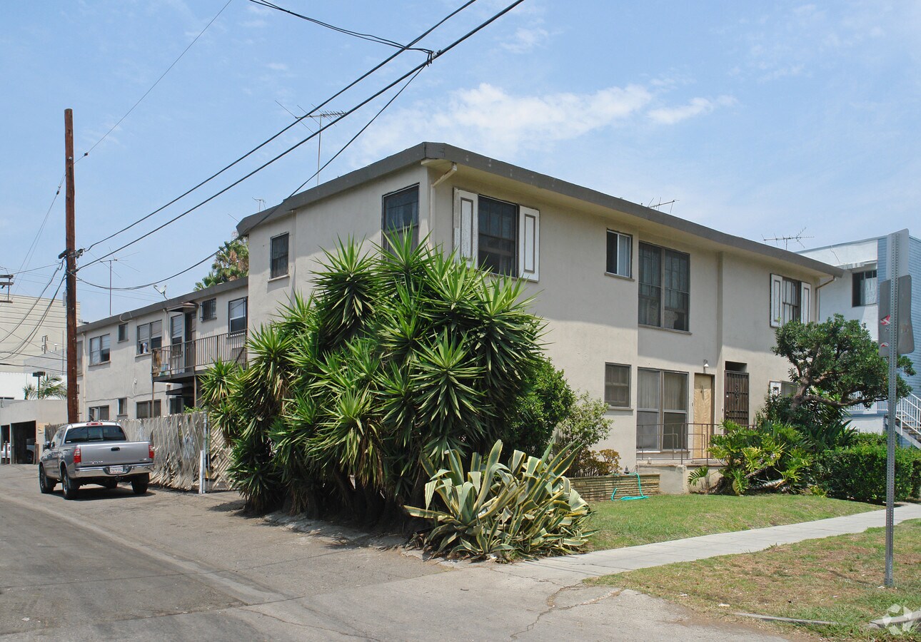 Photo - 129-133 S Croft Ave