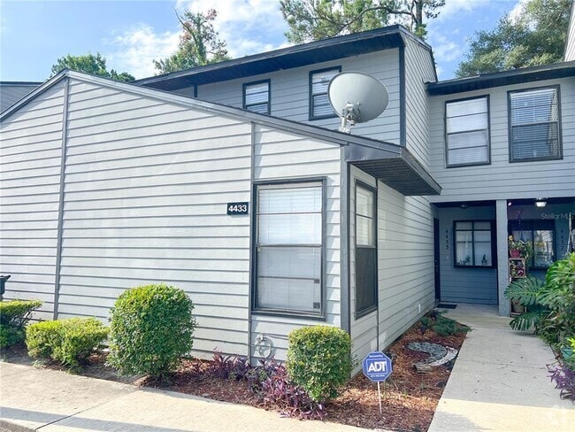 Building Photo - 4433 SW 21st Ln Rental