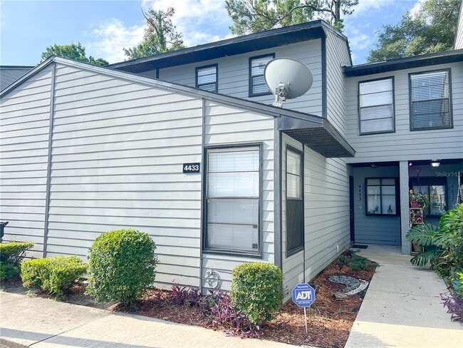Photo - 4433 SW 21st Ln Casa Adosada