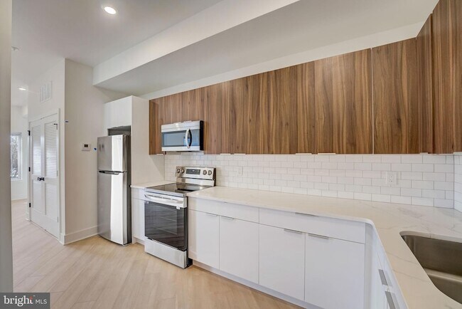 Photo - 4200 Lancaster Ave Unit 202