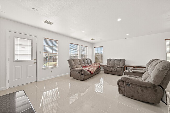 Photo - 15707 Crooked Arrow Dr