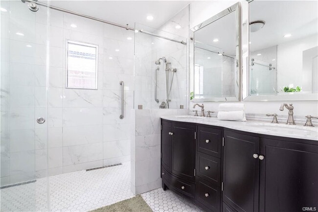 Photo - 16216 Plummer St