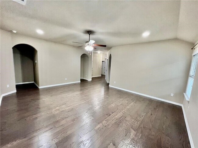 Photo - 429 Lewisville Ln