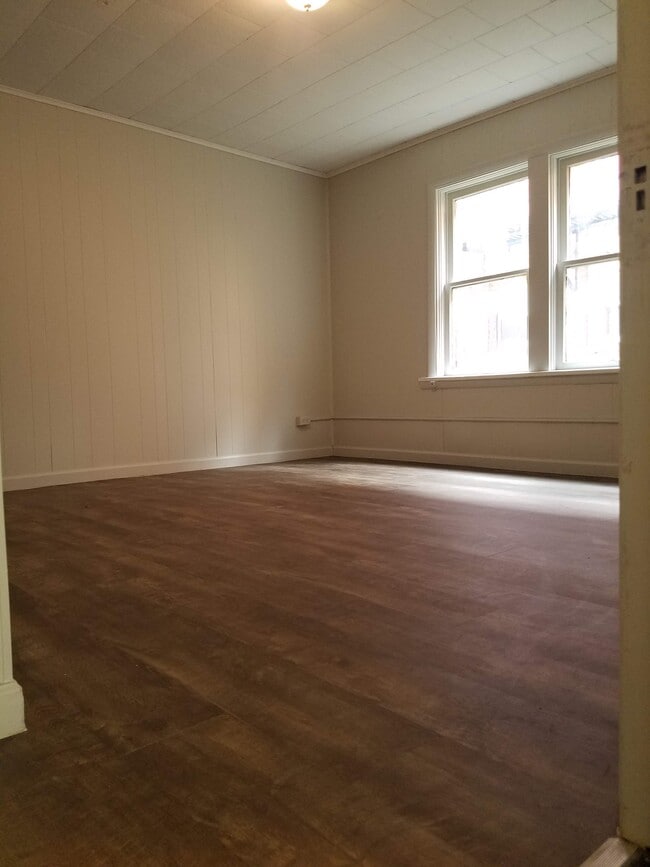 Bedroom - 205 E 3rd Ave Unit Ground Floor