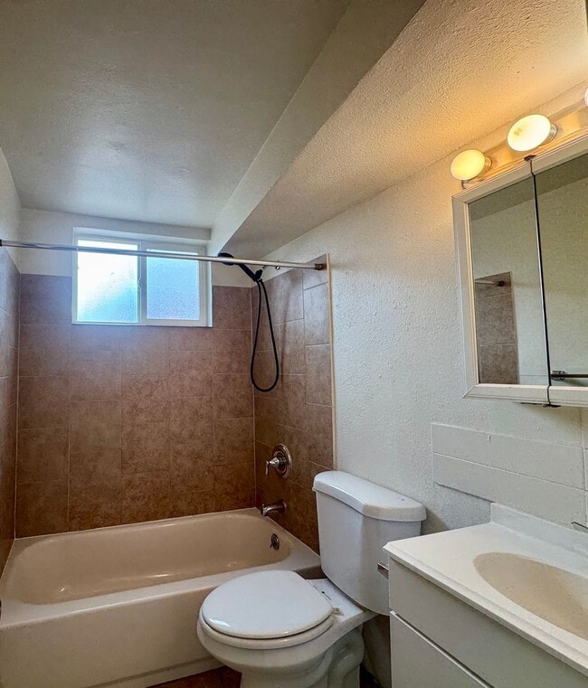 Photo - Affordable Lakewood Living – Cozy Single-Family Home for Rent Unit 2