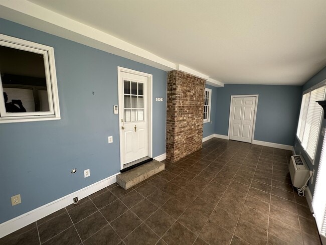 Photo - 405 W Main St