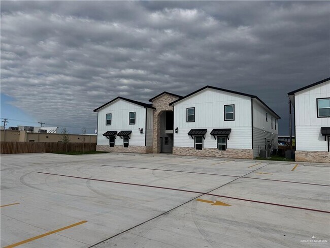 Building Photo - 800 Ragland Rd Unit 2 Rental