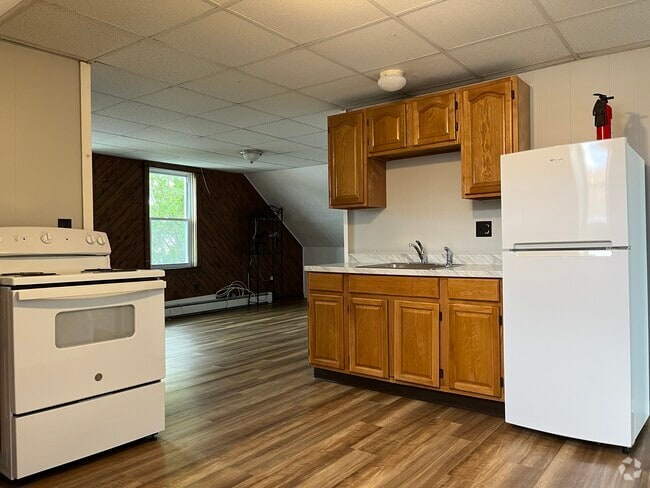 Building Photo - 658 Central Ave Unit 3 Rental