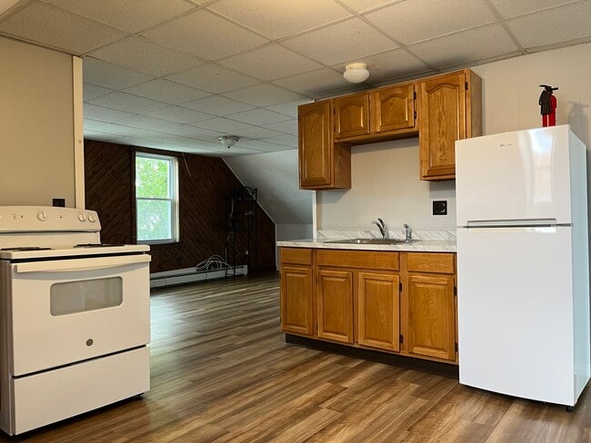Building Photo - 658 Central Ave Unit 3 Rental