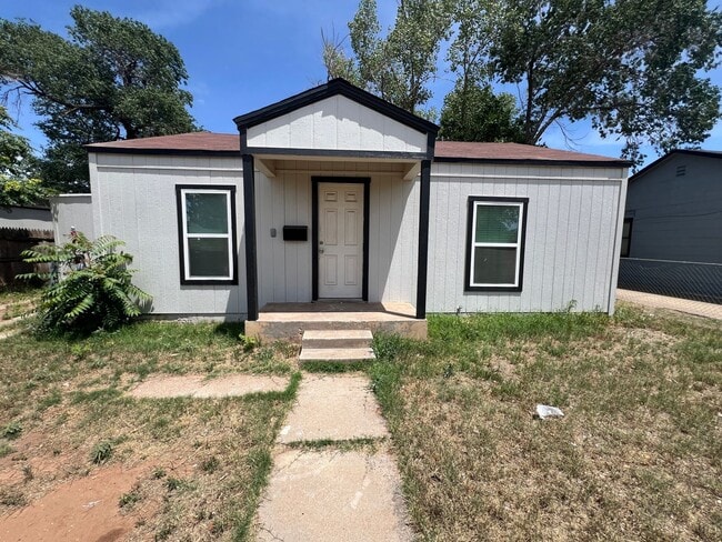 2 Bedroom 1 bathroom with a bonus/flex room! - 2 Bedroom 1 bathroom with a bonus/flex room! House