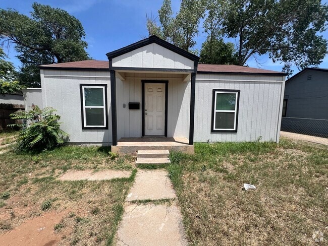 Building Photo - 2 Bedroom 1 bathroom with a bonus/flex room! Rental