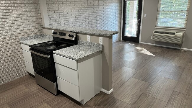 Photo - 4012 DuPont Cir Unit 307