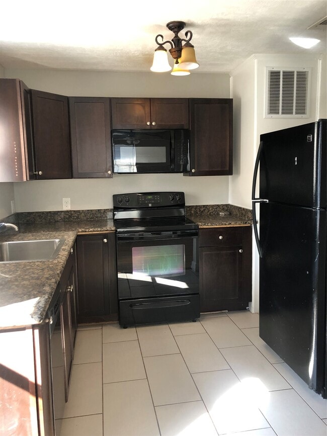 Photo - 1320 W 24th St