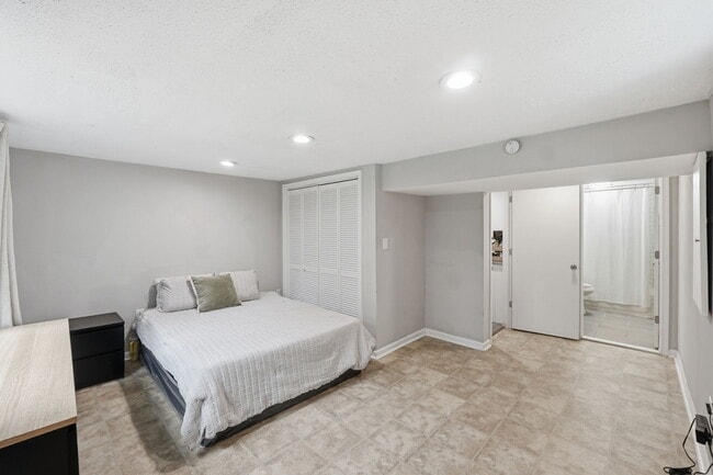 Photo - 8610 60th Ave