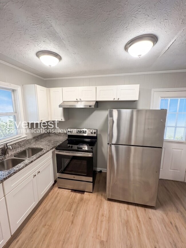 Photo - 515 Landers St