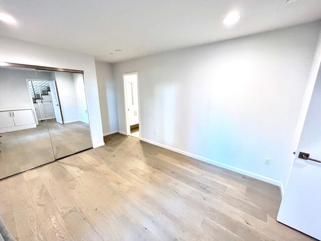 Photo - Santa Monica - Luxury Townhome w/ Loft!  (3 Bed / 3.5 Bath)