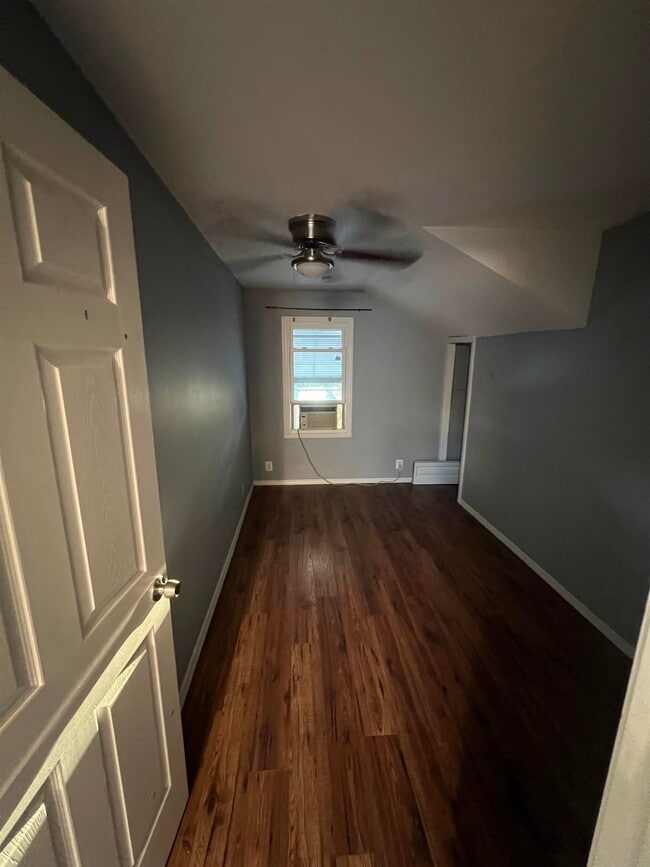 Photo - 195 MERSELIS Ave Unit 2