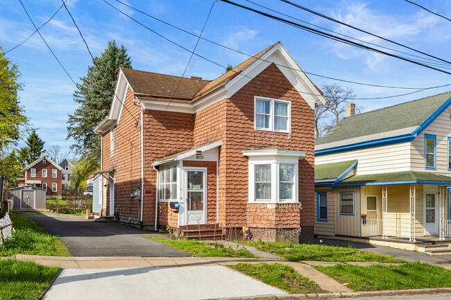 Photo - 815 Chestnut St