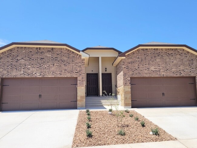 Building Photo - Luxury Duplex | 3 Bed/2 Bath | 1-Story | Covered Deck | Near Randolph AFB & Ft Sam
