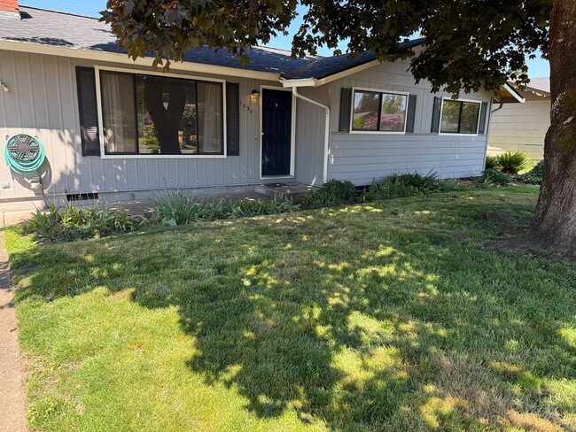 Photo - Discover this 3-bedroom 2-bathroom house in a great neighborhood!