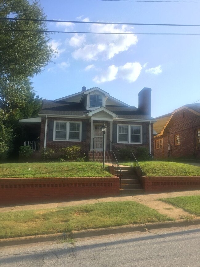 5 Bedroom 3.5 Bath Brick home in Downtown ... - 5 Bedroom 3.5 Bath Brick home in Downtown ...
