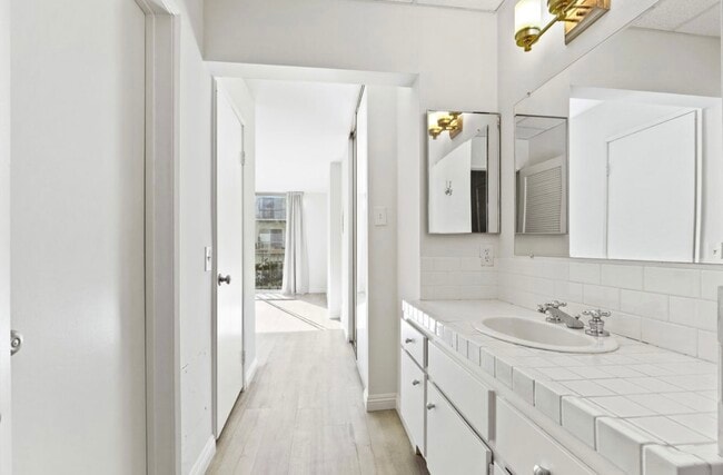 Photo - 10747 Wilshire Blvd Unidad 7th Floor