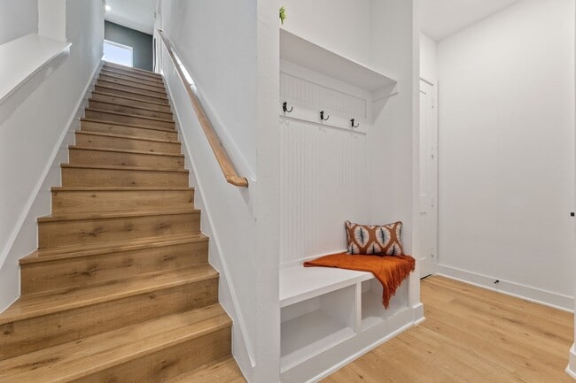 Building Photo - 515 Altic St