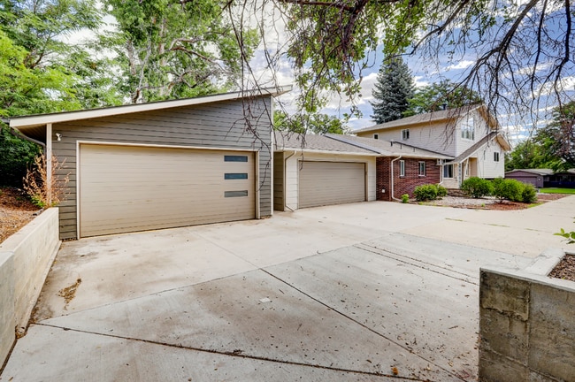 Photo - Spacious & Modern Home in Crestmoor Park!