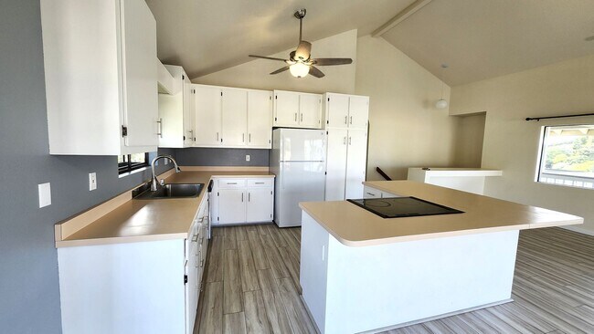 Photo - White, June K. (Waikoloa) Unidad 1