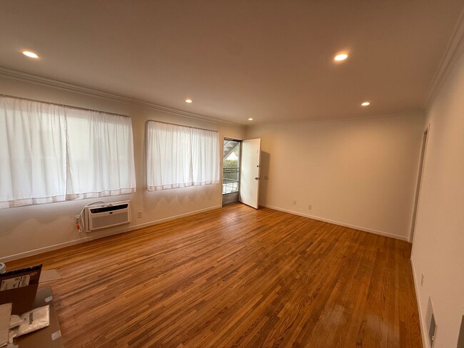 Photo - 1059-1059 S Genesee Ave Unit 1057