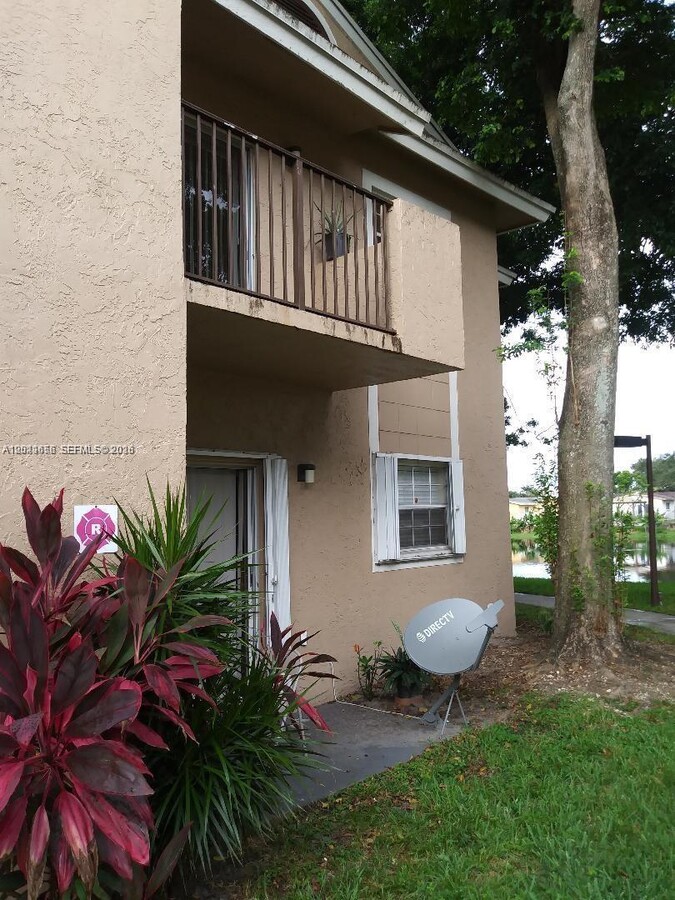 Photo - 1761 NW 96th Terrace Unidad 3H