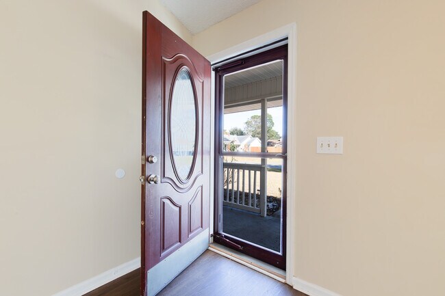 Photo - 615 Scott St