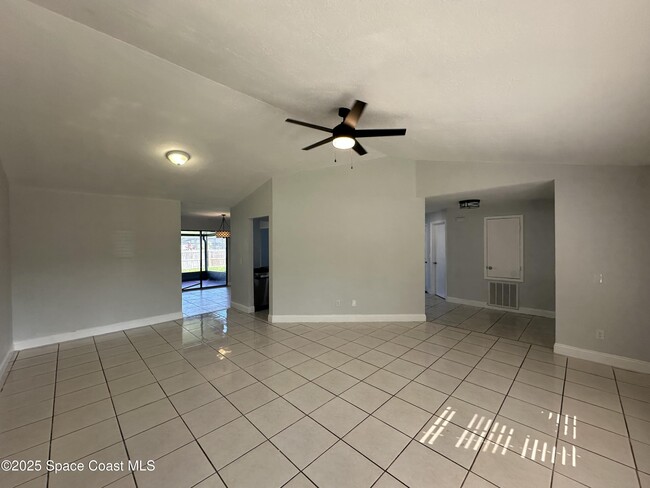 Photo - 1573 Jasper Ave NW