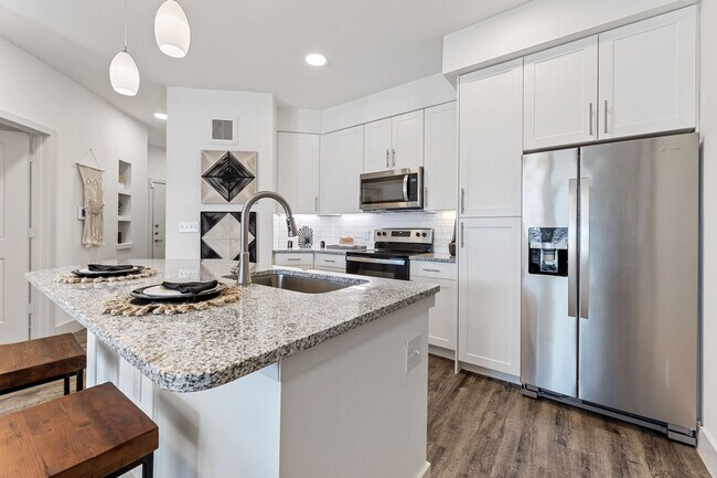 1BD, 1BA - 729 SF - Kitchen