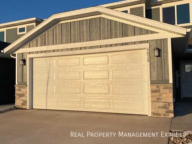 Building Photo - 5824 S Whisper Creek Pl