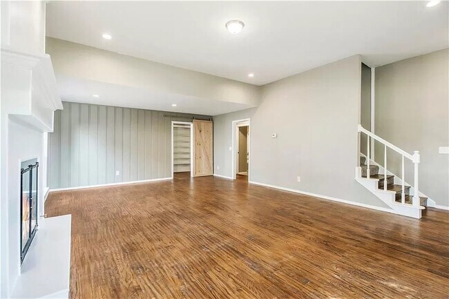 Photo - 11012 Springhollow Rd