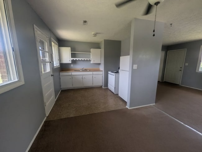 Building Photo - 14 N Ritchie Ave Rental