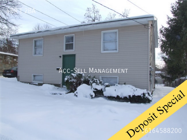 Building Photo - 530 Hall St SE