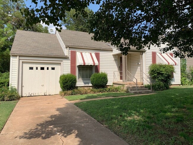 Building Photo - 1709 NW Eulcid Ave