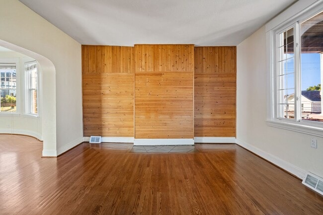 Photo - 5 bed 1 bath - newly updated, tons of space, central air, off street parking, laundry