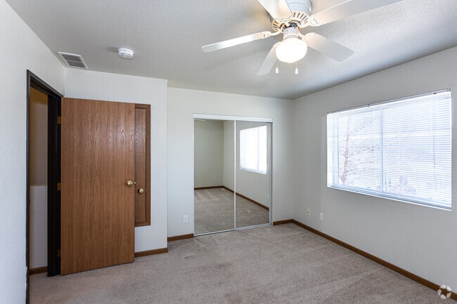 2BR, 2BA - 1152 SF