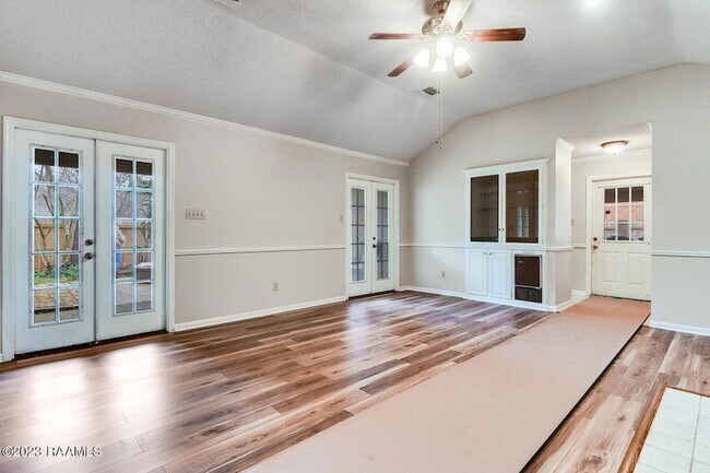 Photo - 101 Chateau Pl